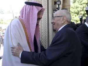 أبرز الحاضرين والغائبين عن قمة العرب في تونس
