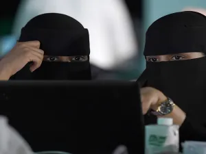تستمر في السعودية محاكمة 11 ناشطة يدافعن عن حق النساء في قيادة السيارة 