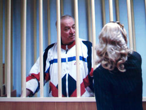 روسيا تطلب القيام بزيارة قنصلية للجاسوس السابق سكريبال وابنته وبريطانيا ترفض

