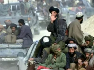 حاول الجنود الأفغان والاميركيون خفض التصعيد، لكن استمر تعرضهم لاطلاق النار