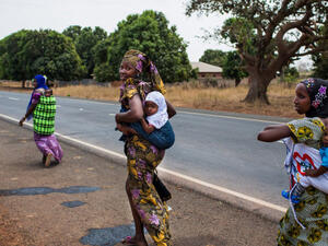 وقال باباكار ثيوي المتحدث باسم خليفة سال للصحافيين "نرفض تماما قرار المحكمة الدستورية".

