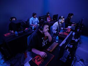 تتضمن القائمة فيلم "خدمة كيكي للتوصيل" (اليابان/1989)