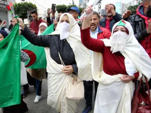 يُذكر أن الجمعة الماضية شهدت خروج قرابة 15 مليون مواطن للشوارع للتظاهر، وفق تقديرات للمعارضة.


