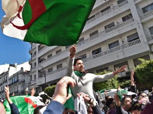 لعمامرة: المعارضة "تشارك بالإشراف" على الانتخابات الرئاسية
