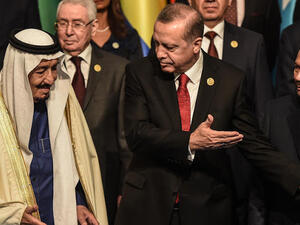 ابلغت العربية السعودية السفير التركي في الرياض شخصا غير مرغوب فيه وطلبت منه مغادرة البلاد فورا

