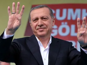 أردوغان: "وتم مؤخرا إعدام 9 شباب، وأنا أصرخ أيها الغرب، يا أوروبا، أين حظركم لتطبيق عقوبة الإعدام؟".

