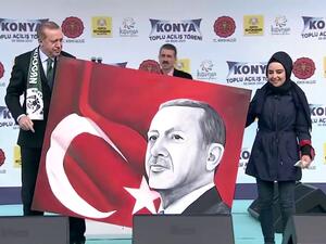 ونوه أردوغان أن الرومي كان يعتبر الموت، بمثابة ولادة جديدة، وليس نهاية.

