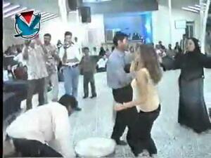  النائب في البرلمان السوري  "محمد قبنض" اعلن في إحدى الجلسات، أن "الطبل والزمر ضروري بأي شبر من أرضنا الحبيبة".