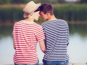 وأصدرت المحكمة الحكم ذاته على المعتدين الاثنين، وذلك بتهم المثلية والاعتداء والسرقة.