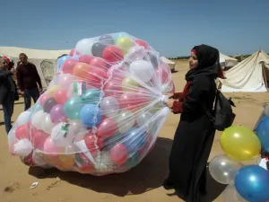 في الأيام الأخيرة، أصبحت البالونات المتفجرة تهديد حقيقي