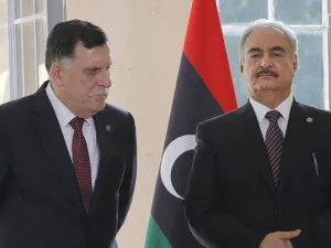انتقد السراج ما وصفه بـ"التدخلات السلبية" لبعض الدول في الشأن الليبي، دون تسميتها أو توضيح ماهية التدخلات.

