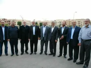 وضم الوفد إلى جانب الزهار النائب مروان أبو راس والنائب مشير المصري والنائب محمد فرج الغول وهم من قادة حركة حماس وصفها الاول 

