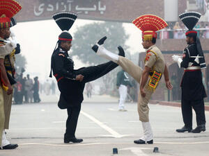 نفي إسلام آباد وجود أي علاقة لها بالهجوم الانتحاري في القسم الهندي