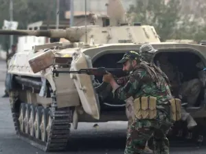مذيع أمريكي يهاجم العراقيين ويصفهم بـ"القردة"