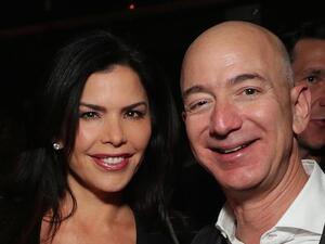 اعترف أصحاب الصحيفة بأنهم دفعوا مبلغ 150 ألف دولار للعارضة السابقة لمجلة بلاي بوي، كارين ماكدوغال