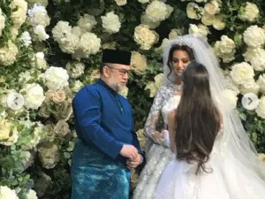 بعد خسارة عرش ماليزيا.. أنباء عن طلاق الملك من زوجته الروسية
