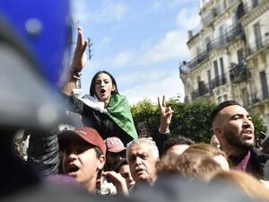 الانقسام بشأن ترشح بوتفليقة لولاية جديدة، لم يقتصر على الشارع فقط، بل بدأ يمتد إلى أوساط الحزب الحاكم