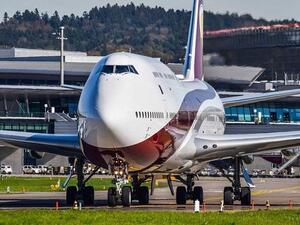 ووصف الباكر أبوظبي التي تملك الاتحاد للطيران بأنها "عدو" لقطر.

