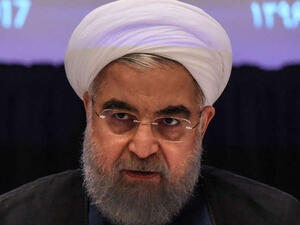 كما ذكر أن الشركات العراقية تستطيع فتح حسابات متبادلة في البنوك الإيرانية وإجراء معاملاتها بالدينار.

