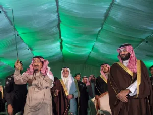 لم يفوت "ولي العهد السعودي فرصة التوسط بين القوتين النوويتين،