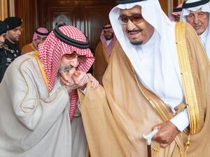 قال الوليد في تغريدته: "الله ثم الملك ثم الوطن"