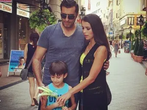 ياخور ينشر صورة لزوجته وابنه لبتفاجىء بهجوم شرس!