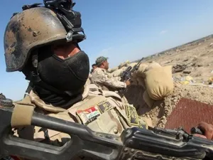 Iraqi soldiers hold a position (AFP/File Photo)	