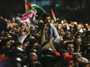 Thousands in Amman marched toward the Prime Minister's house on June 3 (Khalil Mazraawi/AFP)