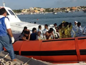 هجوم إيطاليا المسلح يحمل بصمات عنصرية
