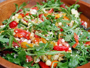 سلطة الجرجير اليونانية (shutterstock.com)
