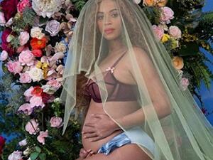 بيونسيه تكشف عن حملها بتوأم