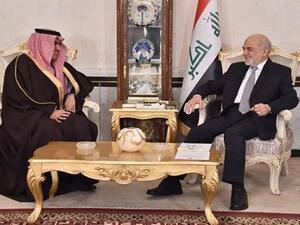 Iraqi Foreign Minister Ibrahim al-Jaafari (R) meeting with the new Saudi ambassador to Iraqi Thamer al-Sabhan in the capital Baghdad in January 2016. (AFP/File)