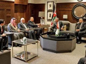 Meeting in Amman, Jordan on Saturday, the foreign ministers of Egypt, Jordan, Saudi Arabia, the United Arab Emirates, Palestine and Morocco recommended that Arab states look for an alternative peace-broker rather than the U.S (Royal Court)