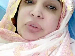 بدرية أحمد تخرج من العملية بالحجاب