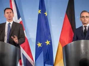 German Foreign Minister Heiko Maas (R) and his counterpart, British Foreign Secretary Jeremy Hunt in Berlin, on July 23, 2018. (AFP)
