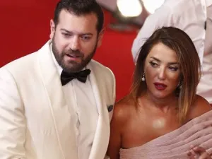 عمرو يوسف يعتدي بالضرب على عامل و السبب...