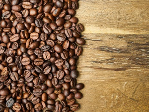 يمكنك عمل ماسك لبشرتك منالقهوة لتجديد الخلايا (shutterstock.com)
