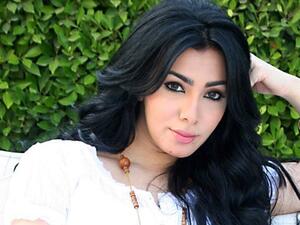 ميريهان حسين بالقميص فقط