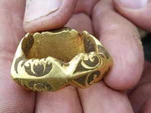 Rare piece of jeweler, which features an engraving of the Roman god Victory (Facebook)