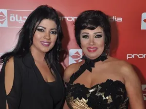 عزة ووالدتها فيفي عبده 