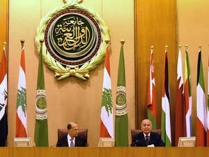 Arab League Secretary General Ahmed Abul-Gheit (R) and Lebanese President Michel Aoun sit at an Arab League meeting in Cairo on February 14, 2017. (AFP / STRINGER)