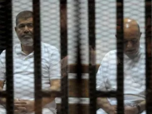Ousted Egyptian president Mohamed Morsi and his former chiefof staff Rafaa al-Tahtawi on trial on Oct. 14, 2014 in Cairo. (AFP/File)