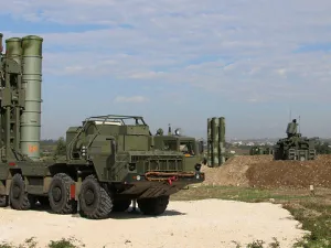 The S-400 Triumf (with the NATO codename Growler) entered service in 2007 and is considered Russia’s most advanced long-range anti-aircraft missile system (AFP/File)