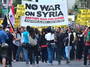 Demonstrators protest against U.S. airstrikes in Syria (AFP/File Photo)	