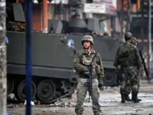 "During the raid in Al-Tabbaneh, Tripoli, on multiple wanted suspects, gunfire and hand grenades were fired toward the Army leading to the death of one soldier and the injury of another" (AFP/File)