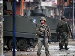 Lebanese army soldiers patrol a street (AFP/File Photo)
