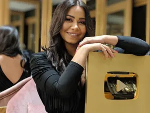 شيرين عبد الوهاب تنال درع (يوتيوب) الذهبي