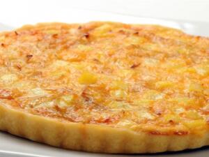 فطيرة بحشوة الجبنة والبسطرمة