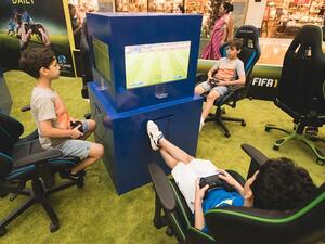 Compete against other participants at the mall to win AED 1,000 worth GiftCards daily.