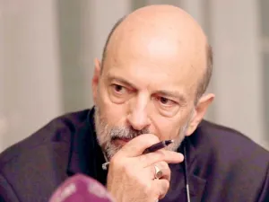 Jordanian Prime Minister Omar Razzaz during a meeting with union leaders in Amman, last June. (AFP/File)